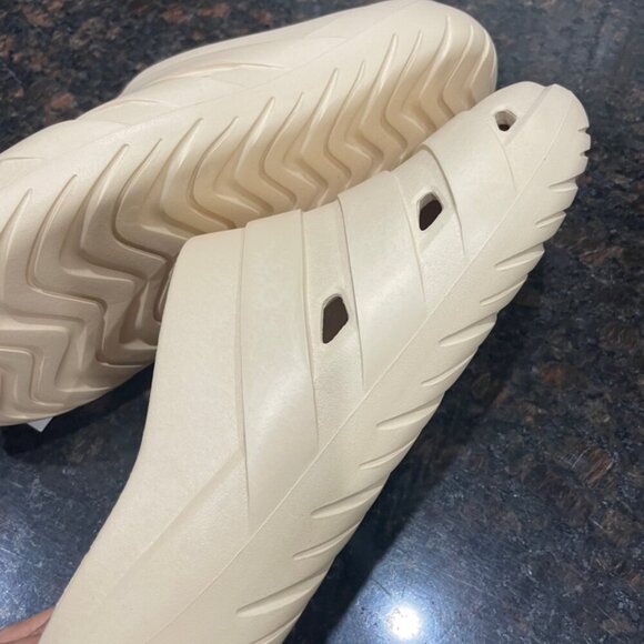 ADIDAS ADICANE CLOGS SLIDES CONFORT TAN COLOR  AESTHETIC SZ 9 MEN WOMAN Sz 10 - Picture 5 of 16